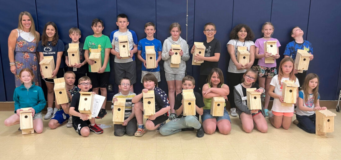 MH Elementary students build birdhouses, learn about bluebirds and
